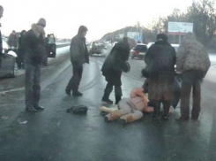 В Воронеже сбили девушку на пешеходном переходе у Сити-парка Град (ВИДЕО)