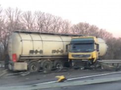 Последствия чудовищного ДТП с бензовозом под Воронежем сняли на видео 