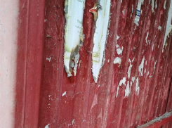 “Стены загажены”: состояние остановки в Воронежской области раскритиковали местные жители