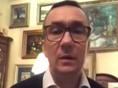 Хамин записал видео в поддержку губернатора Гусева и посвятил его своим заслугам