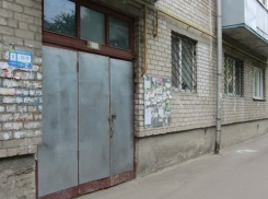 В Воронеже сотрудники управляющей компании незаконно расклеили данные должников