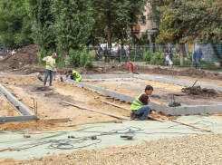 Мэр проинспектировал воронежскую улицу, откуда прилетали «плохие новости»