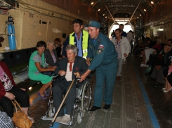 В Воронеж из Симферополя летит самолет МЧС с 52 беженцами (ФОТО)
