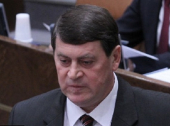 Вице-губернатор Геннадий Макин готов потратить до 40 тысяч, чтобы понять, в каком месте он оскорблён