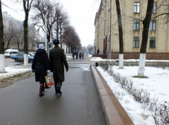 Воронежцы продолжают тонуть в растаявших лужах от снега (ФОТО)