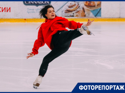 В нереальных позах подловили олимпийскую чемпионку по фигурному катанию в Воронеже