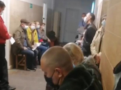«Сколько можно издеваться над людьми»: ковидную реальность сняли в поликлинике Воронежа