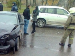 В Воронеже столкнулись три машины: 29-летний водитель «ВАЗа» погиб на месте 