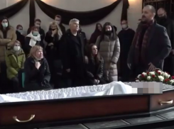 Руслан Белый пошутил у гроба покойного комика Шаляпина