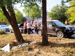 Массовое ДТП с четырьмя иномарками случилось на улице 45 Стрелковой дивизии в Воронеже 