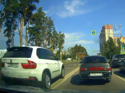 Король дороги на BMW рискнул правами, чтобы объехать пробку в Воронеже