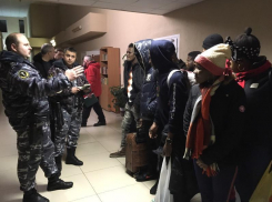 Африканских футбольных фанатов массово выдворили через аэропорт Воронежа