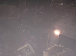 В Воронеже на 60-й Армии загорелись два гаража