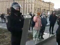 Названо неофициальное число задержанных на акции в поддержку Навального в Воронеже
