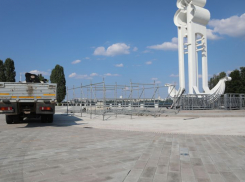 Стартовал монтаж мультимедийного экрана на Адмиралтейской площади Воронежа