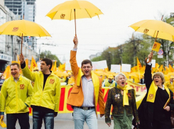 «Справедливая Россия» на первомайской демонстрации прошла под лозунгом: «Остановим грабеж и хамство коммунальных управляющих компаний!»