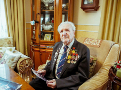Воронежский ветеран, тушивший в войну зажигательные бомбы, отмечает 96 день рождения