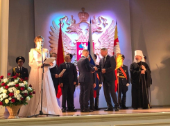 Двух врачей наградили за борьбу с COVID-19 в Воронеже 