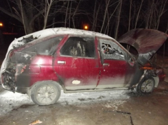 В Левобережном районе подожгли машину