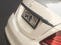 Москвич на Mercedes мажорно струсил перед воронежскими штрафами 