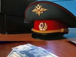 В Воронежской области инспектор хотел смошенничать на 50 тысяч рублей