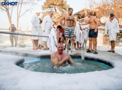 Стало известно, сколько воронежцев приняли участие ночью в крещенских купаниях