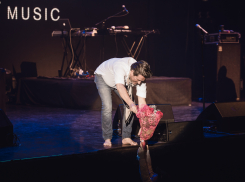 Из-за потерянного багажа Томас Андерс выступал в Воронеже босиком