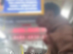 Кто из пассажиров русский, поспорили в воронежском автобусе - разнимать конфликт с иностранцами пришлось женщине