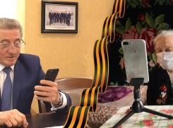 Сенатор Лукин поздравил ветеранов Великой Отечественной войны в районах области 