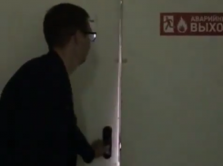  Во время пожарной тревоги в воронежском ТЦ заперли аварийный выход 