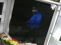 Как в песне Круга: в Воронеже ищут цветочного грабителя