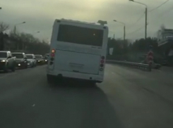 Автобус для космонавтов сняли на дороге в Воронеже 