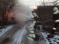 В Россошанском районе из-за неисправности загорелся «ВАЗ-2114»