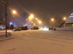 Воронежец пришел в шок от укладки асфальта во время снегопада