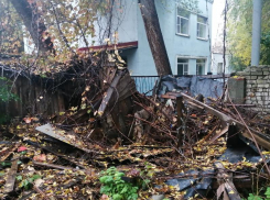 Малыши из воронежского детсада вынуждены играть в окружении свалок