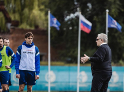 «Нужно не бояться, а играть в футбол», – новый тренер воронежского «Факела» дал комментарий