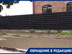 Чтобы пережить строительство школы, воронежцам пришлось надеть сапоги в июле