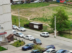 Незаконный киоск появился на территории детского сада в воронежском ЖК