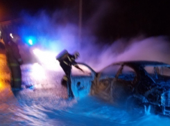 В Воронеже на Левом берегу сгорел американский седан 