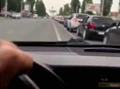 Безбашенный проезд по встречке сняли от первого лица в Воронеже