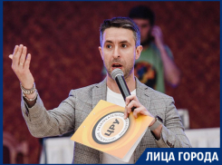Эдуард Берин рассказал, сколько поднимают ведущие на корпоративах в Воронеже