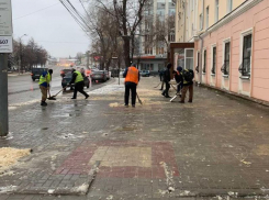 Борьбу коммунальщиков с обледенелыми улицами показали в мэрии Воронежа
