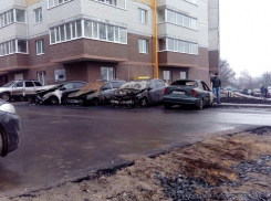 Взрыв в центре Воронежа уничтожил 5 автомобилей