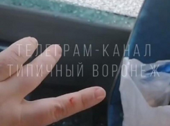 Появилось видео изнутри автобуса, в котором выбило окна после ДТП в Воронеже