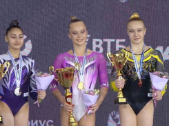 Чемпионат России в Сочи выиграла воронежская красавица-гимнастка Ангелина Мельникова