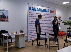 Силовики провели обыски в воронежском штабе Алексея Навального