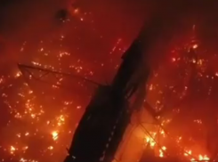 Догорающий склад «Магнита» эффектно сняли с воздуха под Воронежем