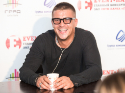 Антон Беляев в Воронеже: «Я не вижу красоты в переделанных лицах женщин»