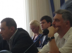 К любительнице поболтать на заседаниях городского парламента Юлии Поповой присоединился Алексей Чернов