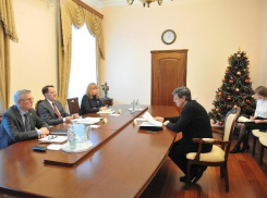 В день отставки Алексей Гордеев заинтересовался воронежским искусством